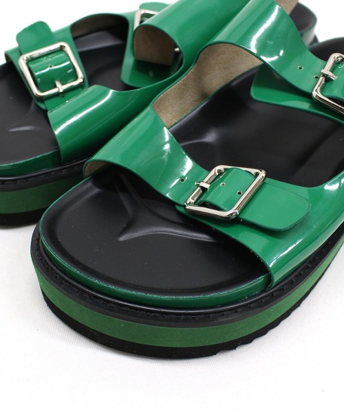 RNA（アールエヌエー）の「E4848 エナメルプラットフォームサンダル（サンダル・レディース・グリーン/ブラック/ホワイト・MEDIUM/SMALL）」の15枚目の写真