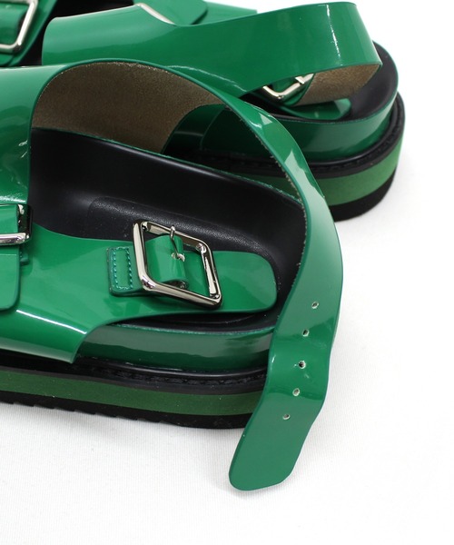 RNA（アールエヌエー）の「E4848 エナメルプラットフォームサンダル（サンダル・レディース・グリーン/ブラック/ホワイト・MEDIUM/SMALL）」の17枚目の写真