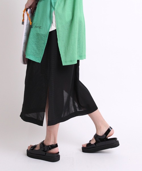 RNA（アールエヌエー）の「E4848 エナメルプラットフォームサンダル（サンダル・レディース・グリーン/ブラック/ホワイト・MEDIUM/SMALL）」の20枚目の写真