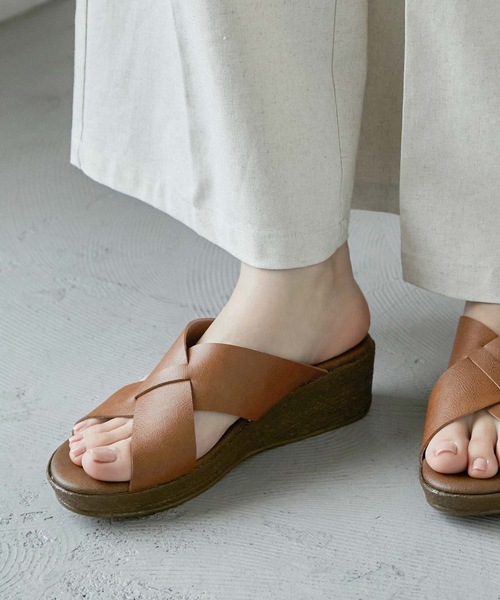 Fashion Letter(ファッションレター)の「日本製ウェッジソールクロスデザインサンダル 痛くないサンダル(サンダル・レディース・ブラック/ダークブラウン/キャメル/ホワイト・S/M/L/LL)」の16枚目の写真