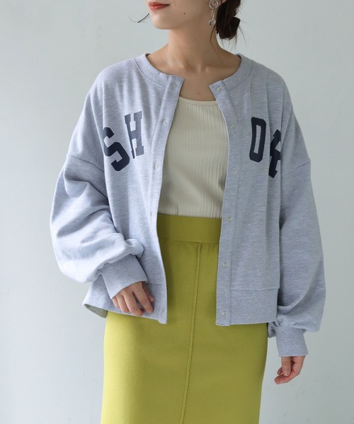 HER CLOSET(ハークローゼット)の「【shemoshelly】WEB限定カレッジロゴ裏毛スウェットカーディガン(スウェット・レディース・チャコールグレー/ブラック/グレー/グリーン・M)」の1枚目の写真