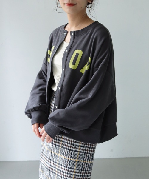 HER CLOSET(ハークローゼット)の「【shemoshelly】WEB限定カレッジロゴ裏毛スウェットカーディガン(スウェット・レディース・チャコールグレー/ブラック/グレー/グリーン・M)」の17枚目の写真