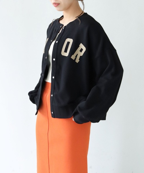 HER CLOSET(ハークローゼット)の「【shemoshelly】WEB限定カレッジロゴ裏毛スウェットカーディガン(スウェット・レディース・チャコールグレー/ブラック/グレー/グリーン・M)」の5枚目の写真