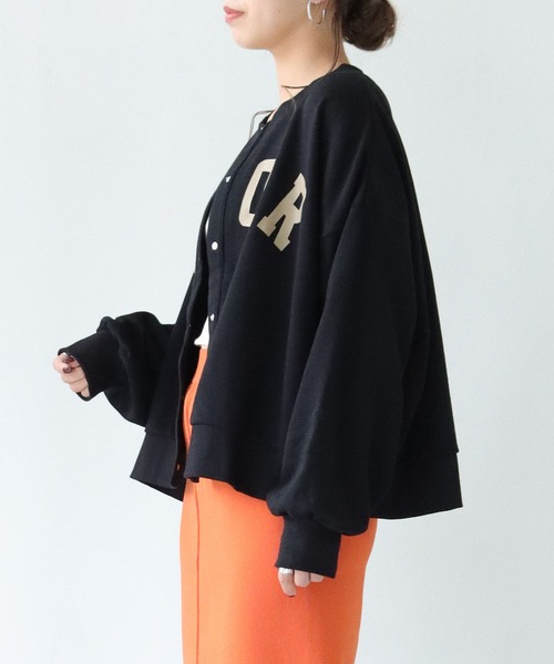 HER CLOSET(ハークローゼット)の「【shemoshelly】WEB限定カレッジロゴ裏毛スウェットカーディガン(スウェット・レディース・チャコールグレー/ブラック/グレー/グリーン・M)」の6枚目の写真