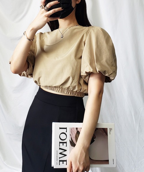 me+em select(ミームセレクト)の「ヘムシャーリングパフスリーブショートブラウス(シャツ/ブラウス・レディース・ブラック/ダークベージュ・FREE)」の22枚目の写真