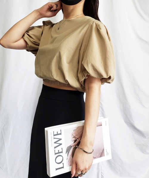 me+em select(ミームセレクト)の「ヘムシャーリングパフスリーブショートブラウス(シャツ/ブラウス・レディース・ブラック/ダークベージュ・FREE)」の20枚目の写真