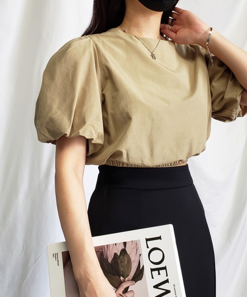 me+em select(ミームセレクト)の「ヘムシャーリングパフスリーブショートブラウス(シャツ/ブラウス・レディース・ブラック/ダークベージュ・FREE)」の18枚目の写真