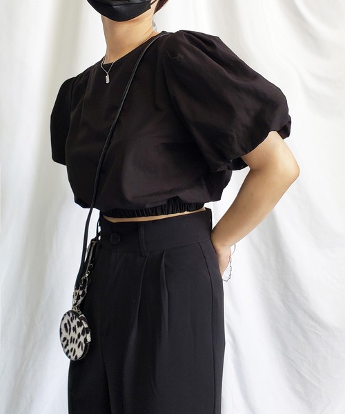 me+em select(ミームセレクト)の「ヘムシャーリングパフスリーブショートブラウス(シャツ/ブラウス・レディース・ブラック/ダークベージュ・FREE)」の8枚目の写真