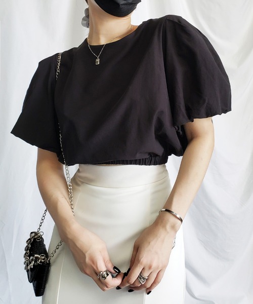 me+em select(ミームセレクト)の「ヘムシャーリングパフスリーブショートブラウス(シャツ/ブラウス・レディース・ブラック/ダークベージュ・FREE)」の14枚目の写真