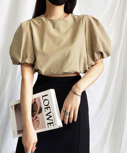 me+em select(ミームセレクト)の「ヘムシャーリングパフスリーブショートブラウス(シャツ/ブラウス・レディース・ブラック/ダークベージュ・FREE)」の17枚目の写真