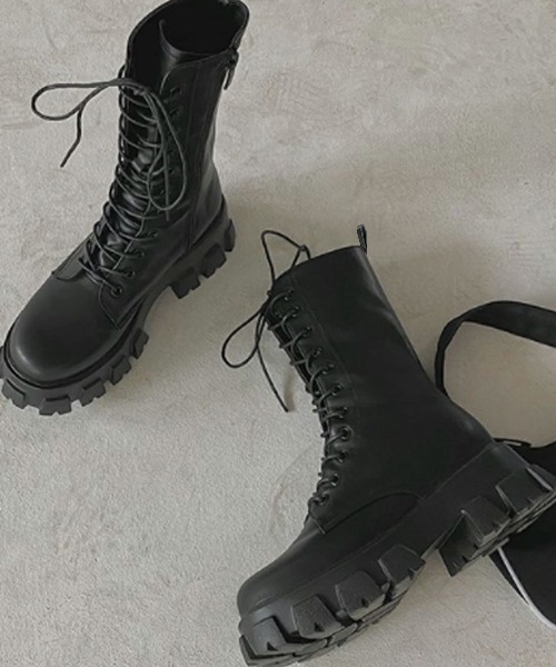 SEN TOKYO（セントーキョー）の「モード感漂うデザイン。レースアップ