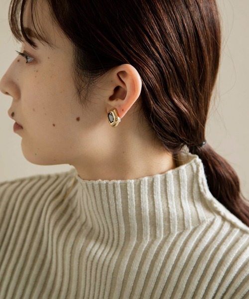 SMELLY(スメリー)の「ビジューメタルフレームイヤリング(イヤリング・レディース・シルバー系その他/ゴールド系その他・-)」の5枚目の写真