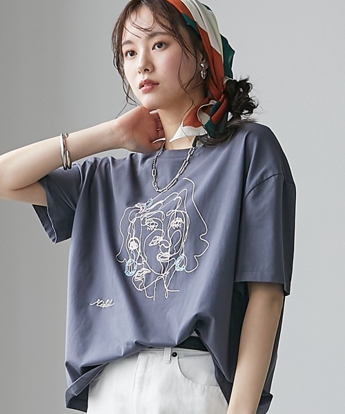 miclat(ミクラ)の「大きいサイズ miclatオリジナルプリントTシャツ(Tシャツ/カットソー・レディース・チャコールグレー/オフホワイト/グリーン系・L/3L/LL/5L/4L)」の1枚目の写真