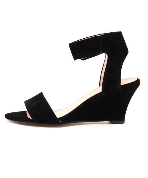 ROSE BUD（ローズバッド）の「(ROSE BUD)B235-39 VELOUR ANKLE STRAP SANDAL【sweet掲載】【City Living京都掲載】【カタログ掲載】アンクルストラップサンダル（サンダル・レディース・ブラック/ライトグレー/ベージュ系その他・35/39/38/36/37）」の9枚目の写真