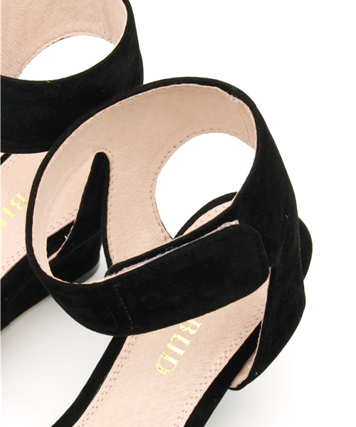 ROSE BUD（ローズバッド）の「(ROSE BUD)B235-39 VELOUR ANKLE STRAP SANDAL【sweet掲載】【City Living京都掲載】【カタログ掲載】アンクルストラップサンダル（サンダル・レディース・ブラック/ライトグレー/ベージュ系その他・35/39/38/36/37）」の4枚目の写真