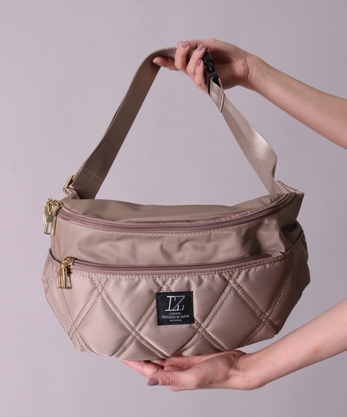 LIZDAYS（リズデイズ）の「(LF)【LIZDAYS】キルティング ナイロン ボディバッグ（ボディバッグ/ウエストポーチ・レディース・ベージュ/ダークグレー/ブラック・ONE SIZE）」の11枚目の写真