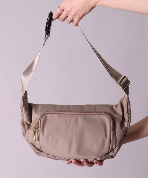 LIZDAYS（リズデイズ）の「(LF)【LIZDAYS】キルティング ナイロン ボディバッグ（ボディバッグ/ウエストポーチ・レディース・ベージュ/ダークグレー/ブラック・ONE SIZE）」の12枚目の写真