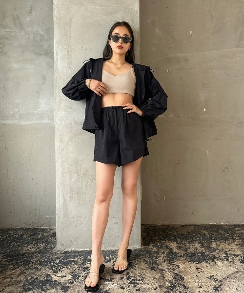 TRUNC（トランクエイティーエイト）の「Waterlike Drawstring Hoodie（ラッシュガード・レディース・ベージュ/アイボリー/ブラック・FREE）」の11枚目の写真