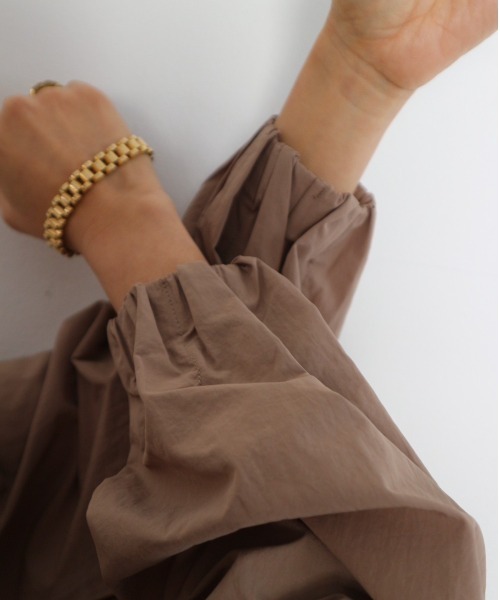 TRUNC（トランクエイティーエイト）の「Waterlike Drawstring Hoodie（ラッシュガード・レディース・ベージュ/アイボリー/ブラック・FREE）」の18枚目の写真