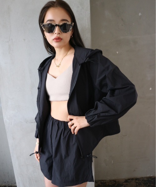 TRUNC（トランクエイティーエイト）の「Waterlike Drawstring Hoodie（ラッシュガード・レディース・ベージュ/アイボリー/ブラック・FREE）」の12枚目の写真