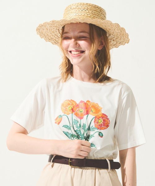 MERLOT(メルロー)の「フラワープリントT(Tシャツ/カットソー・レディース・ホワイト/ブラック・FREE)」の2枚目の写真