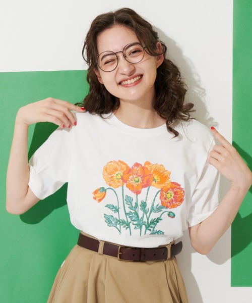 MERLOT(メルロー)の「フラワープリントT(Tシャツ/カットソー・レディース・ホワイト/ブラック・FREE)」の3枚目の写真