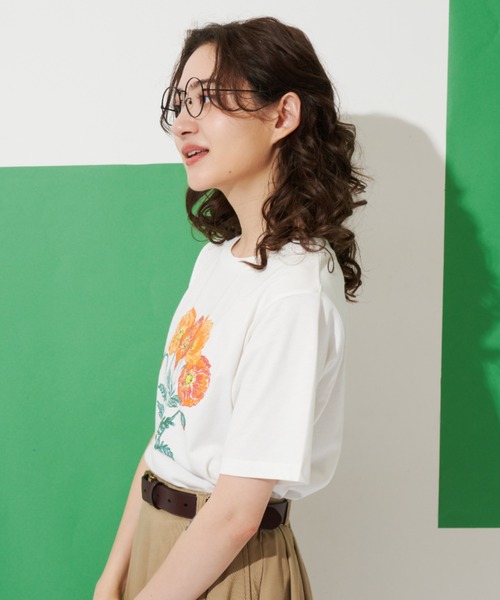 MERLOT(メルロー)の「フラワープリントT(Tシャツ/カットソー・レディース・ホワイト/ブラック・FREE)」の5枚目の写真