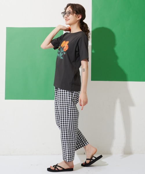 MERLOT(メルロー)の「フラワープリントT(Tシャツ/カットソー・レディース・ホワイト/ブラック・FREE)」の14枚目の写真