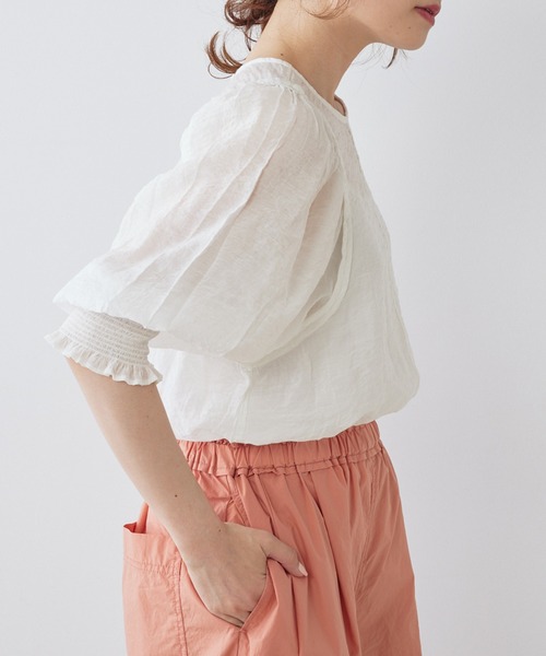 PUAL CE CIN（ピュアルセシン）の「タックショルダー シャーリングシアーブラウス（シャツ/ブラウス・レディース・ライトグレー/ベージュ/オフホワイト・FREE）」の5枚目の写真