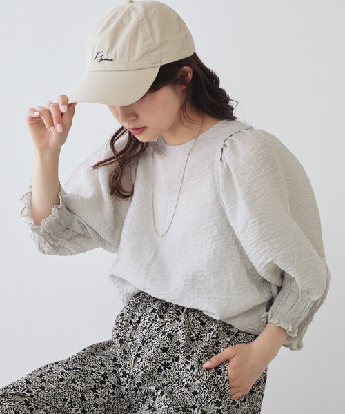 PUAL CE CIN（ピュアルセシン）の「タックショルダー シャーリングシアーブラウス（シャツ/ブラウス・レディース・ライトグレー/ベージュ/オフホワイト・FREE）」の12枚目の写真