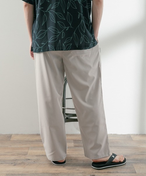 ITEMS URBANRESEARCH（アイテムズ アーバンリサーチ）の「『イージーケア』AIRLY 1-tuck イージーパンツ（その他パンツ・メンズ・オリーブ/ブラック/ライトベージュ/ブルー系その他・LARGE/MEDIUM）」の10枚目の写真