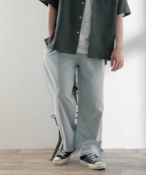 ITEMS URBANRESEARCH（アイテムズ アーバンリサーチ）の「『イージーケア』AIRLY 1-tuck イージーパンツ（その他パンツ・メンズ・オリーブ/ブラック/ライトベージュ/ブルー系その他・LARGE/MEDIUM）」の14枚目の写真