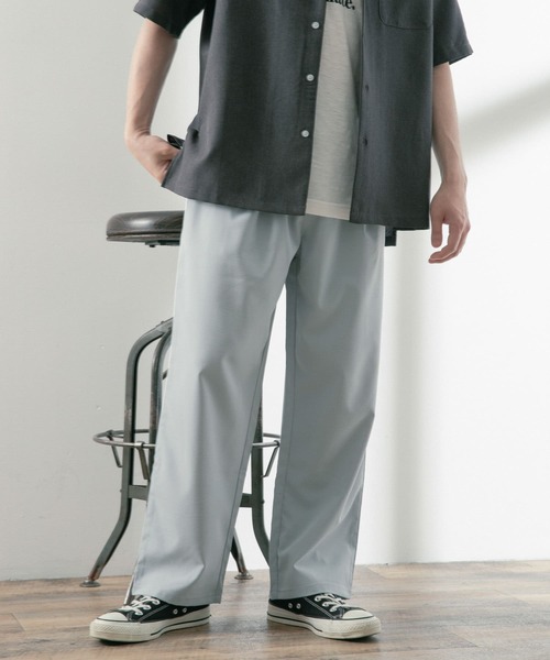 ITEMS URBANRESEARCH（アイテムズ アーバンリサーチ）の「『イージーケア』AIRLY 1-tuck イージーパンツ（その他パンツ・メンズ・オリーブ/ブラック/ライトベージュ/ブルー系その他・LARGE/MEDIUM）」の15枚目の写真