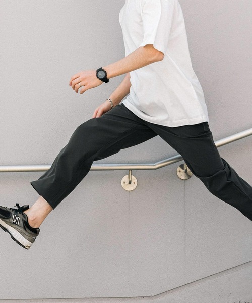 ITEMS URBANRESEARCH（アイテムズ アーバンリサーチ）の「『イージーケア』AIRLY 1-tuck イージーパンツ（その他パンツ・メンズ・オリーブ/ブラック/ライトベージュ/ブルー系その他・LARGE/MEDIUM）」の19枚目の写真