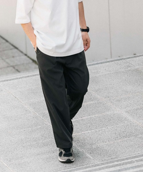 ITEMS URBANRESEARCH（アイテムズ アーバンリサーチ）の「『イージーケア』AIRLY 1-tuck イージーパンツ（その他パンツ・メンズ・オリーブ/ブラック/ライトベージュ/ブルー系その他・LARGE/MEDIUM）」の20枚目の写真