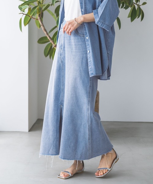 LEPSIM(レプシィム)の「アシメスリットデニムスカート 704344(スカート・レディース・ライトブルー/ブルー・LARGE/MEDIUM)」の1枚目の写真