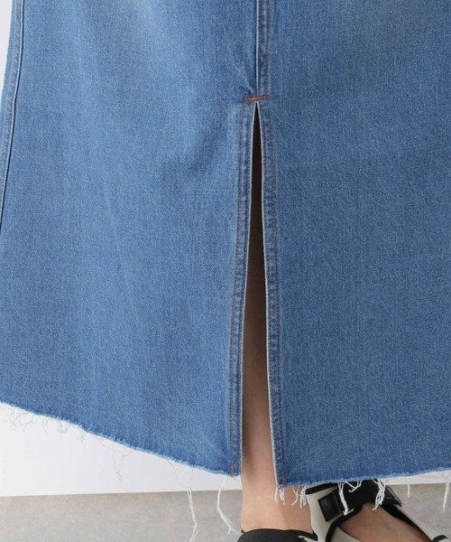LEPSIM(レプシィム)の「アシメスリットデニムスカート 704344(スカート・レディース・ライトブルー/ブルー・LARGE/MEDIUM)」の9枚目の写真