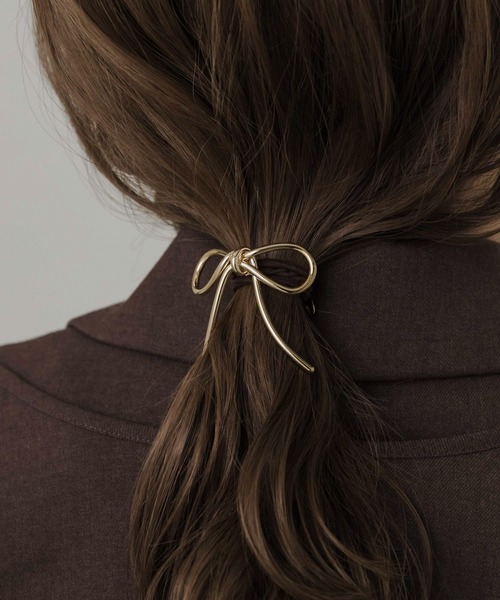 SMELLY（スメリー）の「メタルノットリボンヘアカフセット（ヘアゴム・レディース・ゴールド・-）」の2枚目の写真