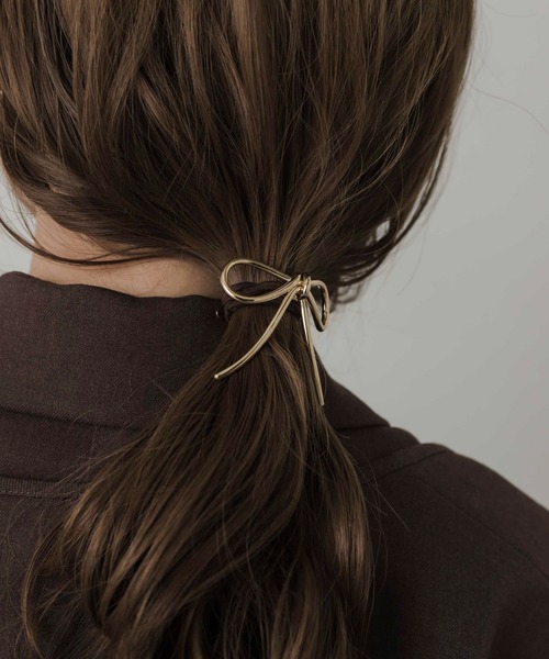 SMELLY（スメリー）の「メタルノットリボンヘアカフセット（ヘアゴム・レディース・ゴールド・-）」の3枚目の写真