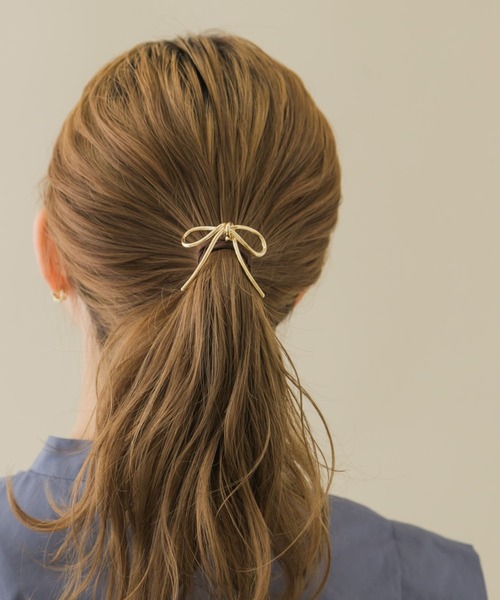 SMELLY（スメリー）の「メタルノットリボンヘアカフセット（ヘアゴム・レディース・ゴールド・-）」の6枚目の写真