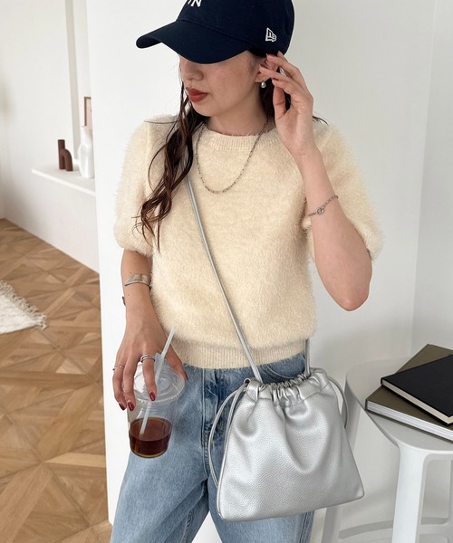 DISCOAT（ディスコート）の「【2WAY/WEB限定】シュリンク巾着ショルダーバッグ《軽量》（ショルダーバッグ・レディース・アイボリー/ブラック/ブルー/シルバー・FREE）」の4枚目の写真