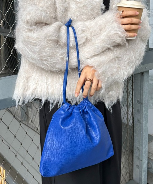 DISCOAT（ディスコート）の「【2WAY/WEB限定】シュリンク巾着ショルダーバッグ《軽量》（ショルダーバッグ・レディース・アイボリー/ブラック/ブルー/シルバー・FREE）」の3枚目の写真