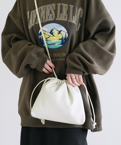 DISCOAT（ディスコート）の「【2WAY/WEB限定】シュリンク巾着ショルダーバッグ《軽量》（ショルダーバッグ・レディース・アイボリー/ブラック/ブルー/シルバー・FREE）」の2枚目の写真