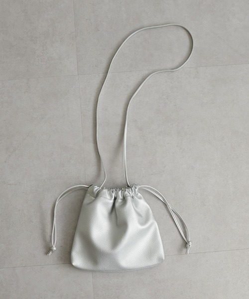 DISCOAT（ディスコート）の「【2WAY/WEB限定】シュリンク巾着ショルダーバッグ《軽量》（ショルダーバッグ・レディース・アイボリー/ブラック/ブルー/シルバー・FREE）」の11枚目の写真