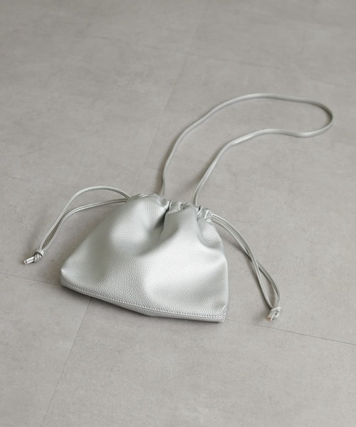 DISCOAT（ディスコート）の「【2WAY/WEB限定】シュリンク巾着ショルダーバッグ《軽量》（ショルダーバッグ・レディース・アイボリー/ブラック/ブルー/シルバー・FREE）」の12枚目の写真