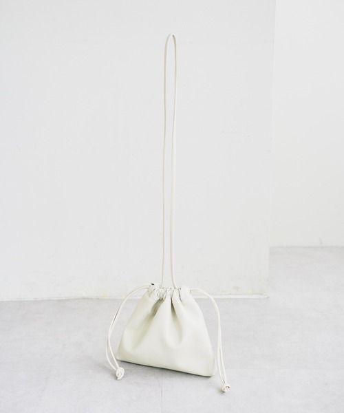 DISCOAT（ディスコート）の「【2WAY/WEB限定】シュリンク巾着ショルダーバッグ《軽量》（ショルダーバッグ・レディース・アイボリー/ブラック/ブルー/シルバー・FREE）」の7枚目の写真