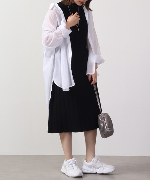 &soiree(アンドソワレ)の「&soiree サマーニットプリーツワンピース(ワンピース・レディース・ベージュ/ブラック/グリーン・F)」の2枚目の写真