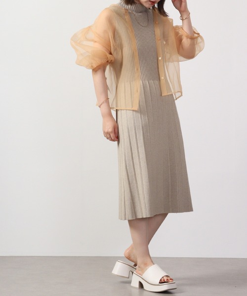 &soiree(アンドソワレ)の「&soiree サマーニットプリーツワンピース(ワンピース・レディース・ベージュ/ブラック/グリーン・F)」の13枚目の写真
