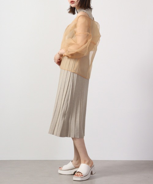 &soiree(アンドソワレ)の「&soiree サマーニットプリーツワンピース(ワンピース・レディース・ベージュ/ブラック/グリーン・F)」の12枚目の写真