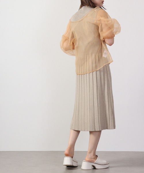 &soiree(アンドソワレ)の「&soiree サマーニットプリーツワンピース(ワンピース・レディース・ベージュ/ブラック/グリーン・F)」の10枚目の写真